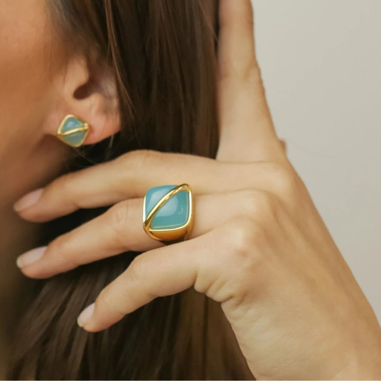Blue Quartz Statement Ring – 18K Gold Plated